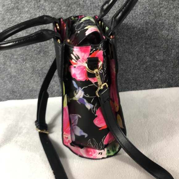 Betsey Johnson - Picture 4 of 13